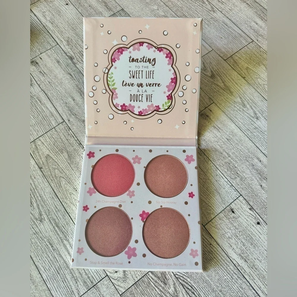 Brand New Beauty Bakerie's Cotton Candy‎ Champagne Blush Palette